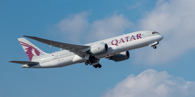 Qatar_Airways_Boeing_787-8_Dreamliner_A7-BCO_MUC_2015_02